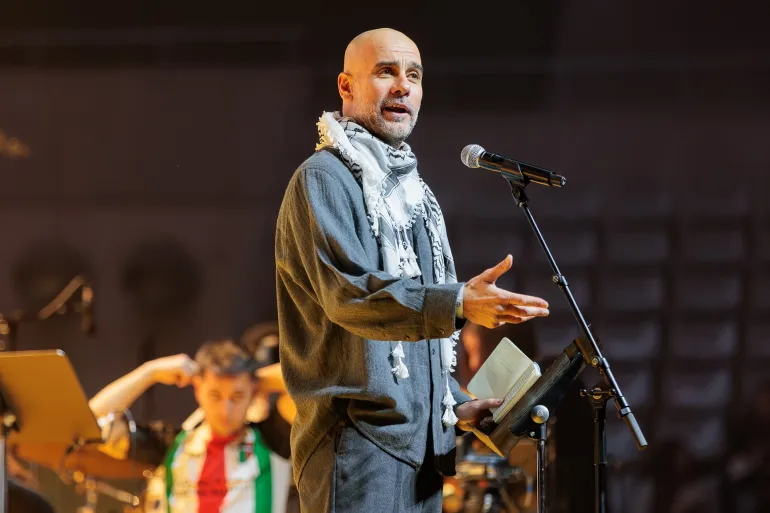 غوارديولا يدعم فلسطين في فعالية إنسانية ببرشلونة