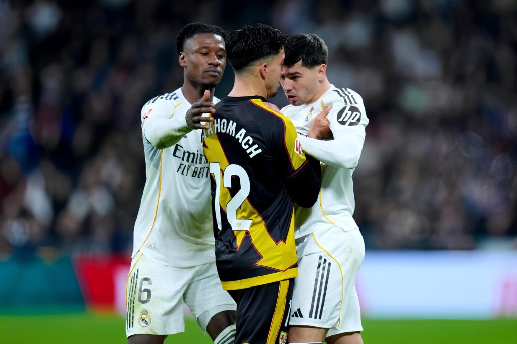 مشادات بين إبراهيم دياز وإلياس أخوماش تشعل جدلًا بعد مواجهة ريال مدريد ورايو فاييكانو
