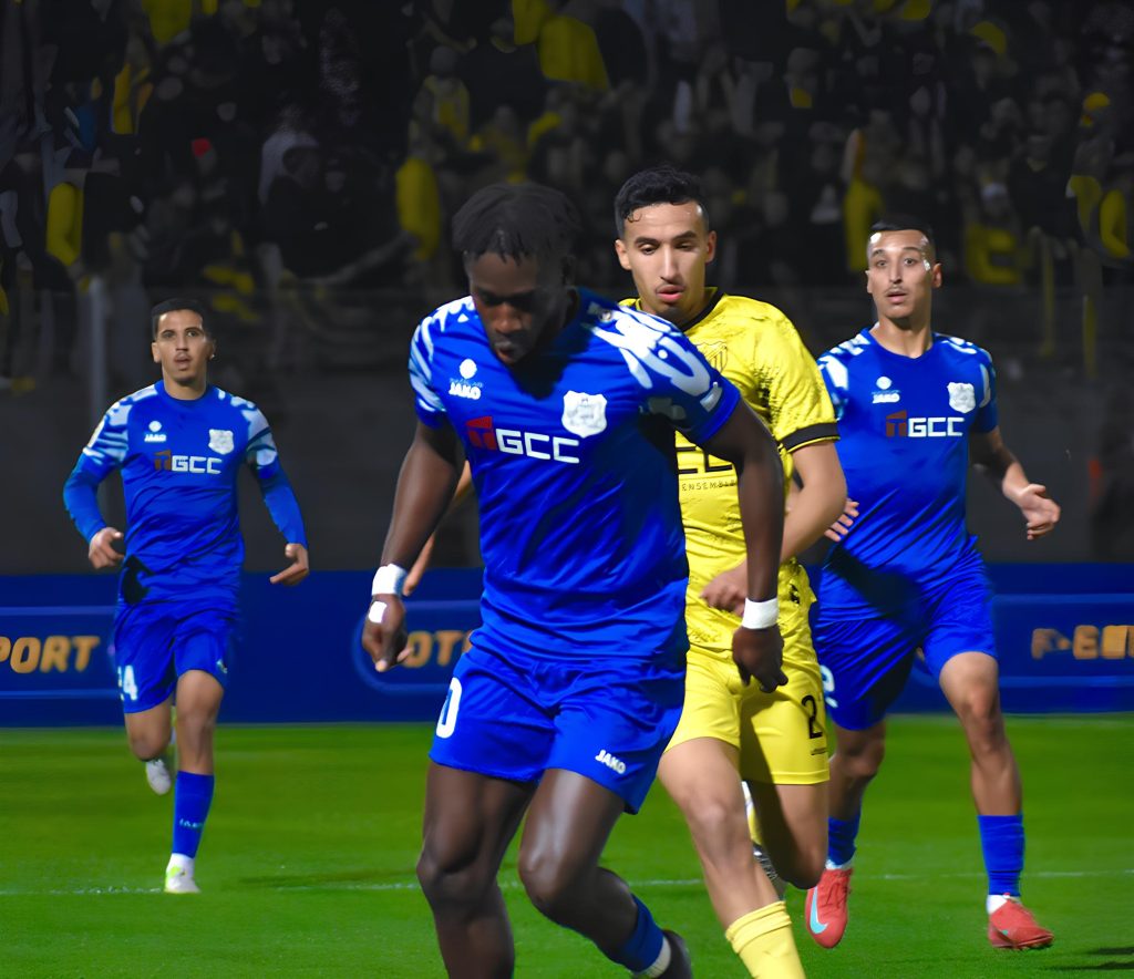 الدفاع الجديدي يربك المغرب الفاسي والرجاء ينتفض